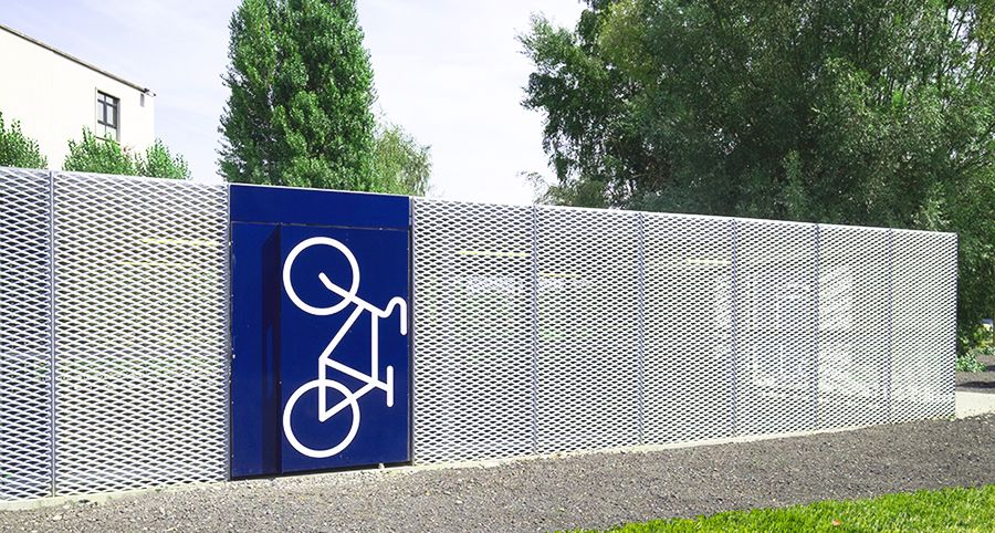 Clôture et cloison en métal déployé