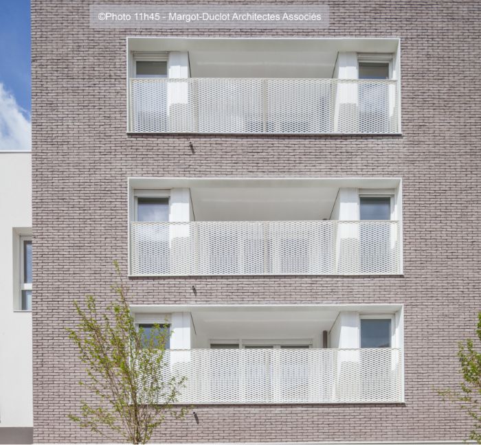 Garde-corps métal déployé acier thermolaqué blanc